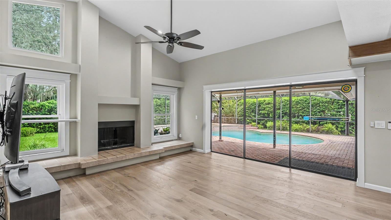 2712 LAUREL OAK DR