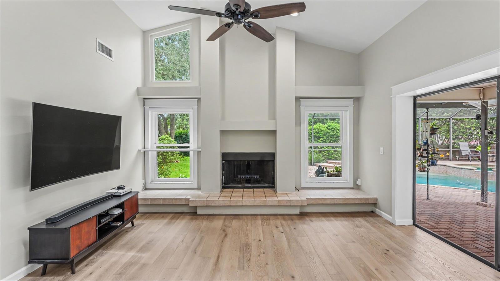 2712 LAUREL OAK DR