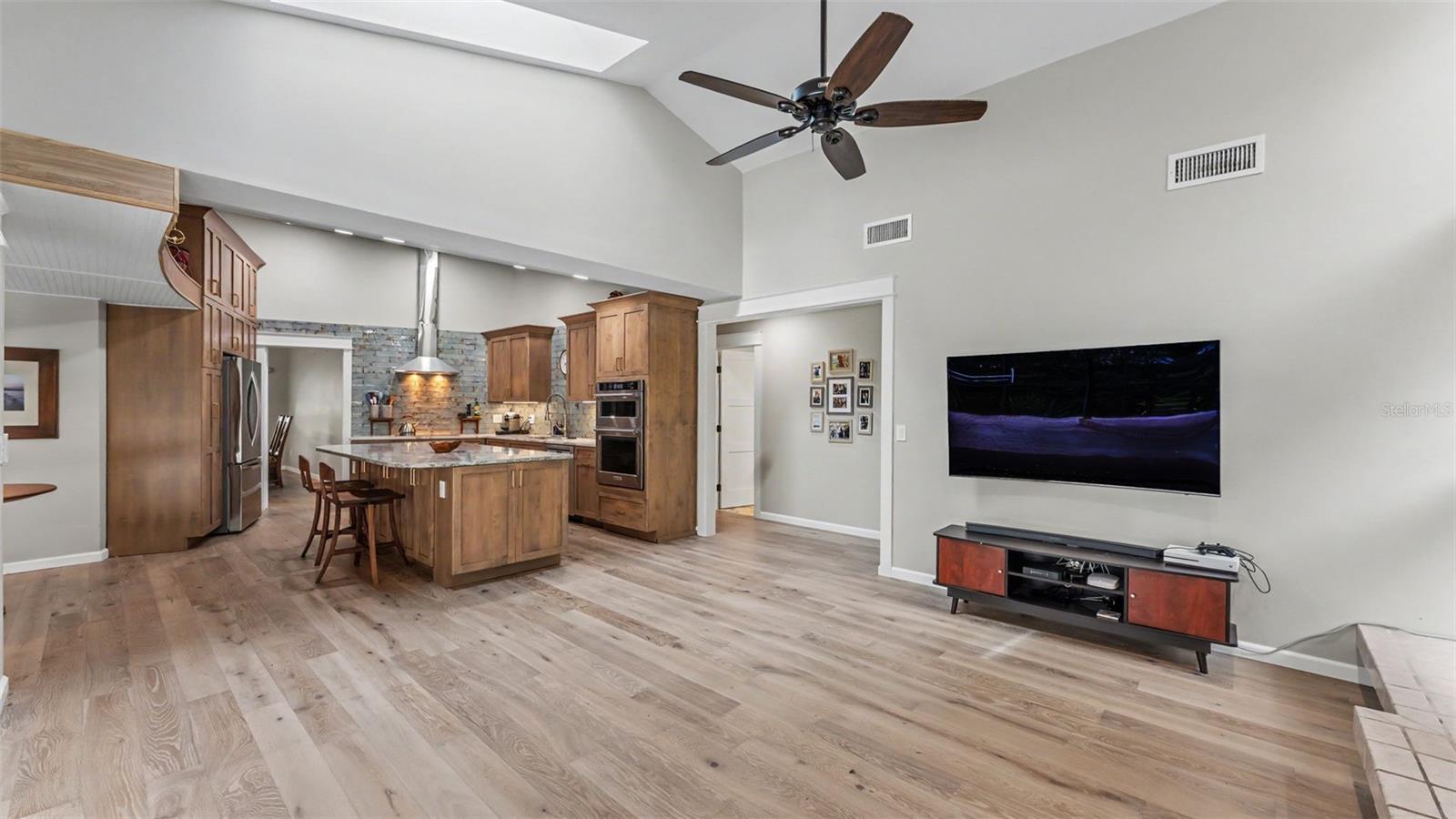 2712 LAUREL OAK DR