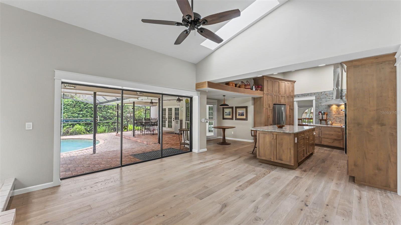 2712 LAUREL OAK DR