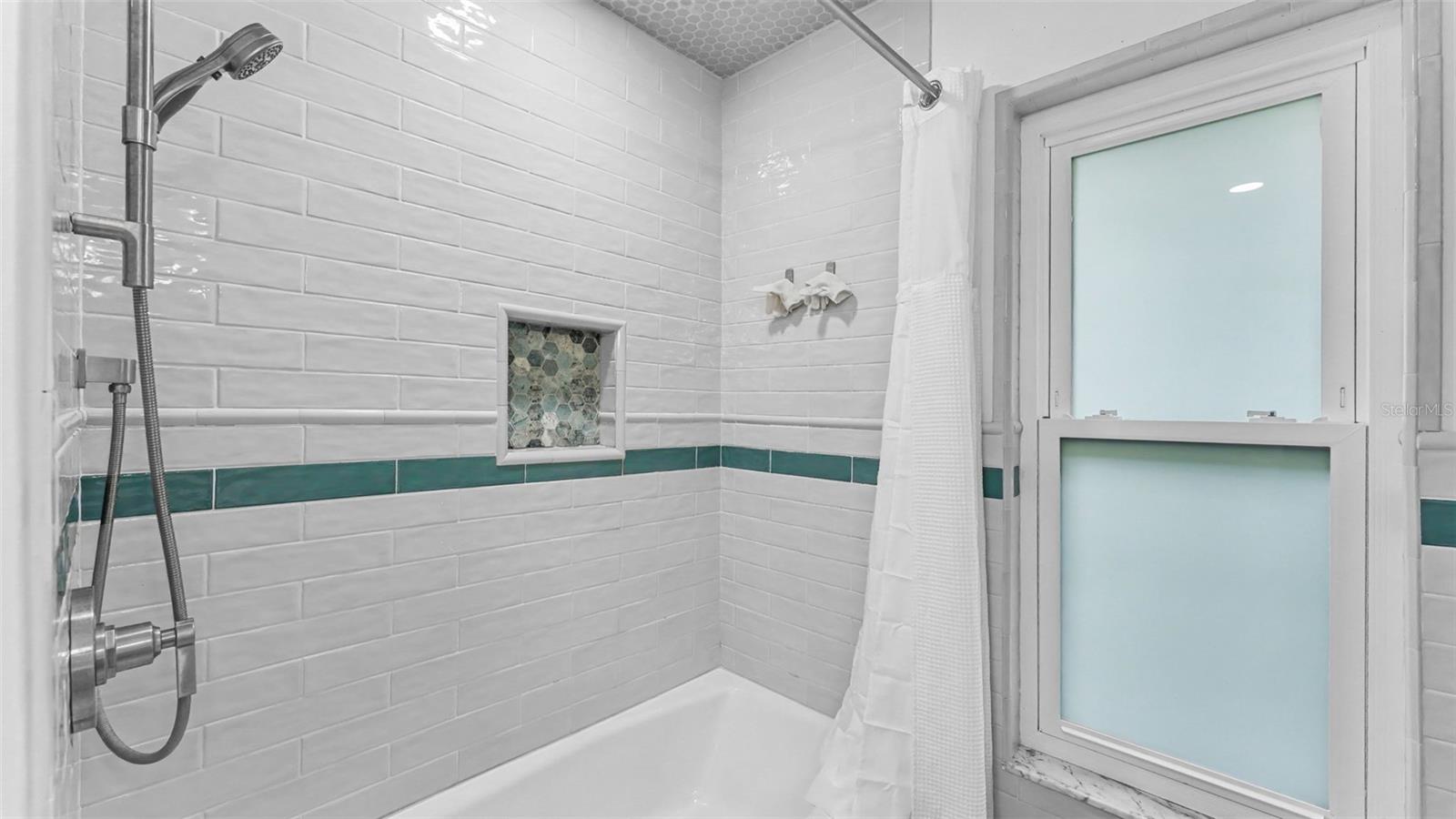 2712 LAUREL OAK DR