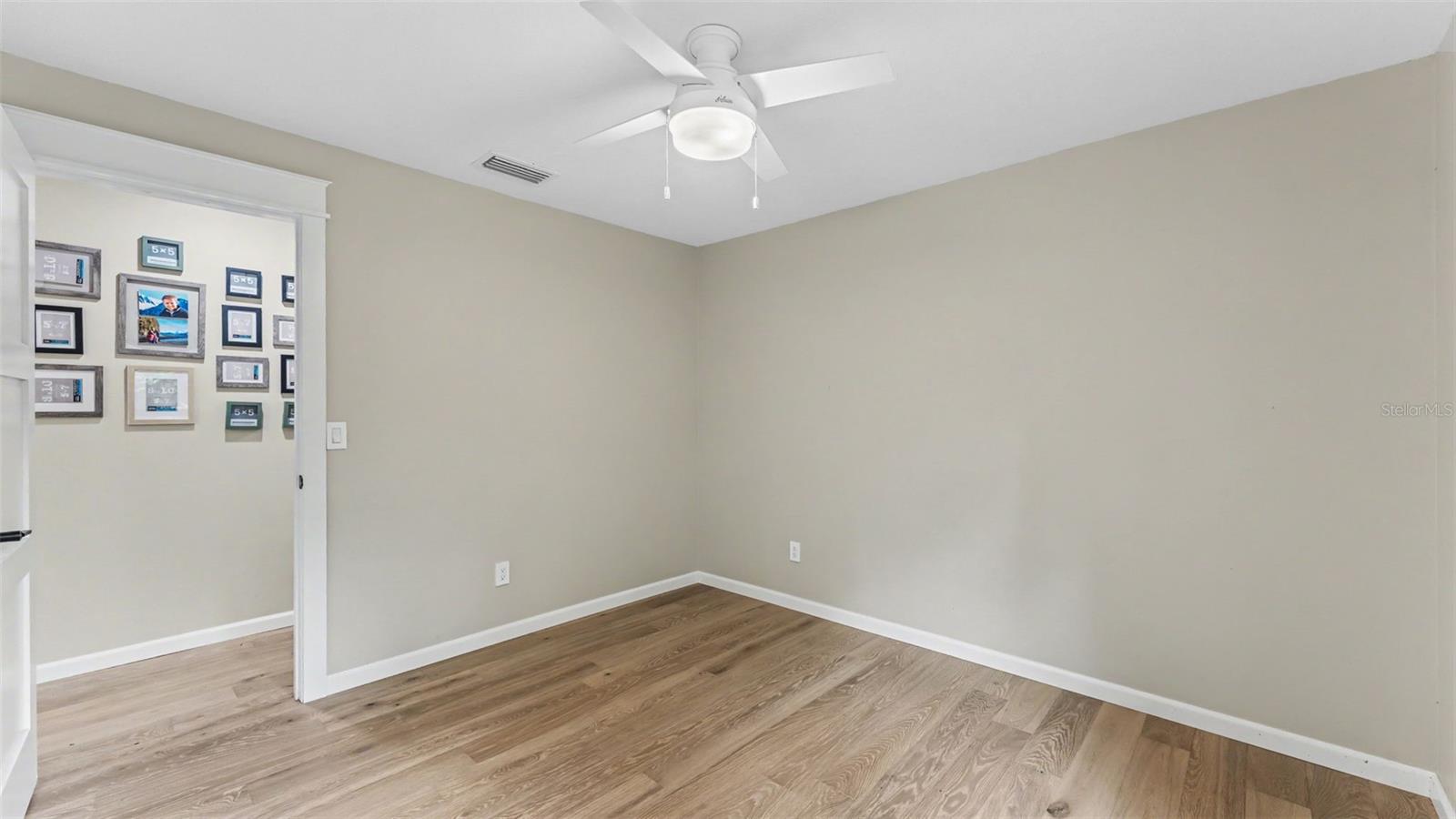2712 LAUREL OAK DR