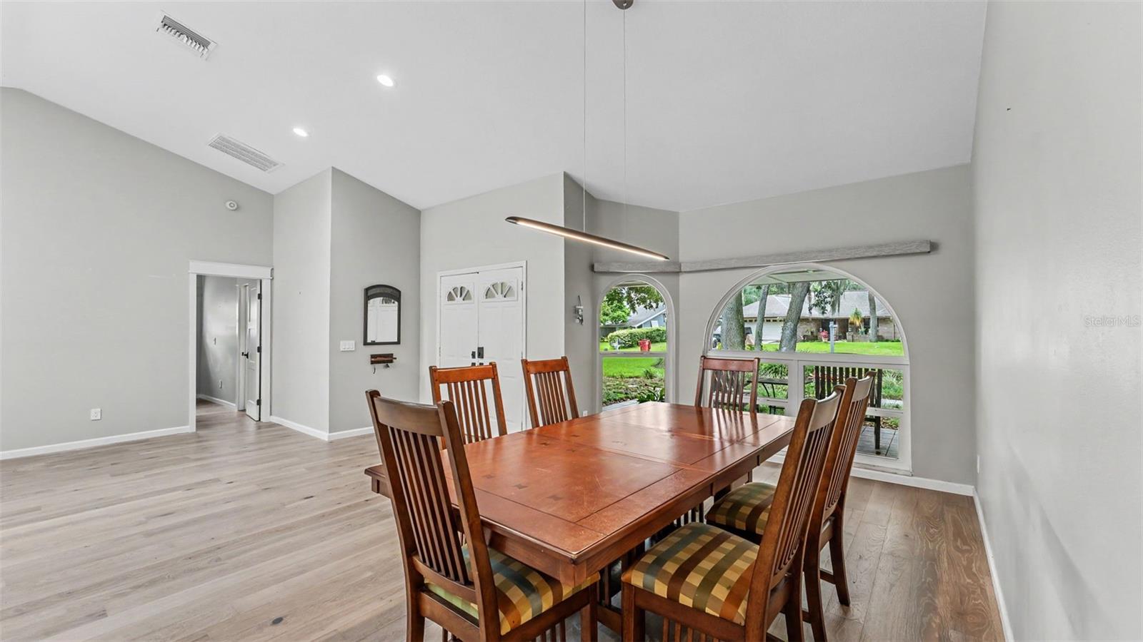 2712 LAUREL OAK DR