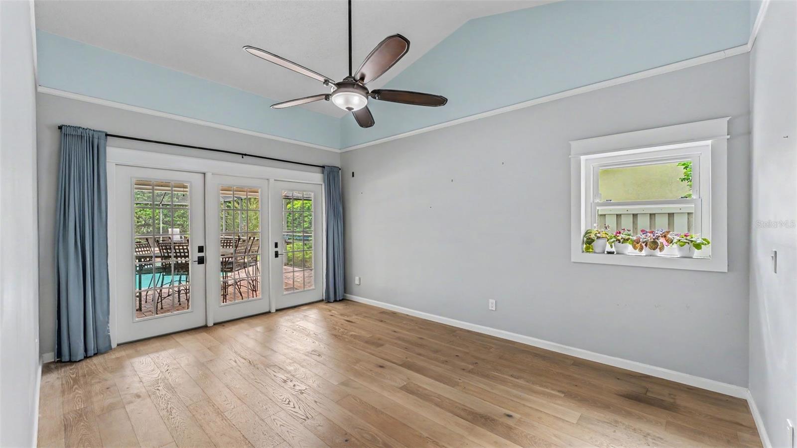 2712 LAUREL OAK DR