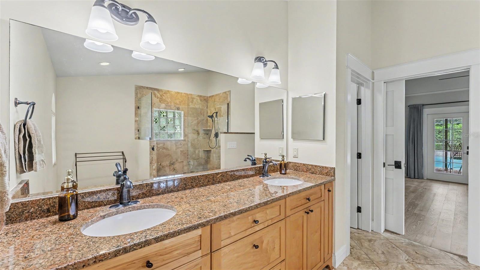 2712 LAUREL OAK DR
