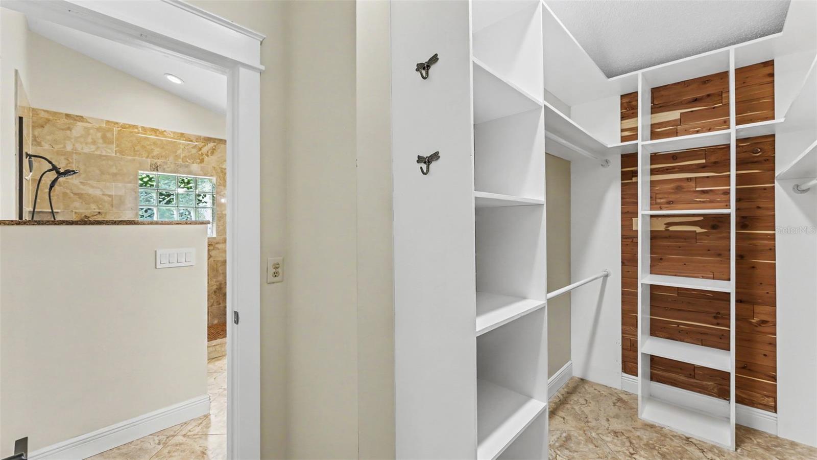 2712 LAUREL OAK DR
