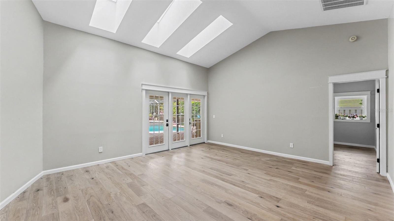 2712 LAUREL OAK DR