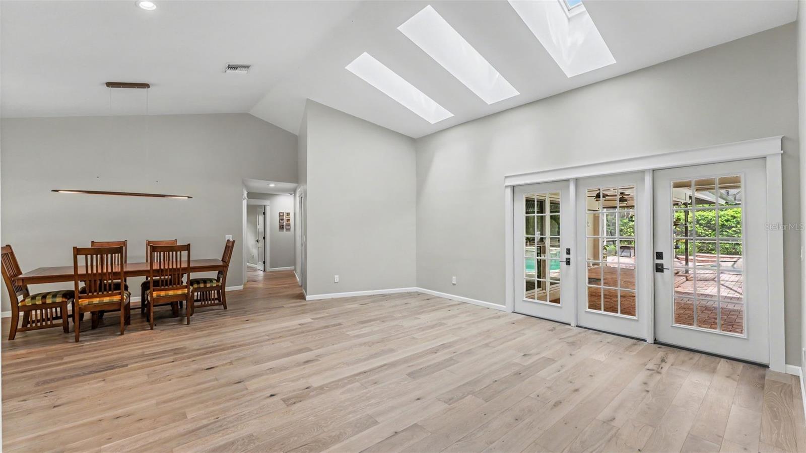 2712 LAUREL OAK DR