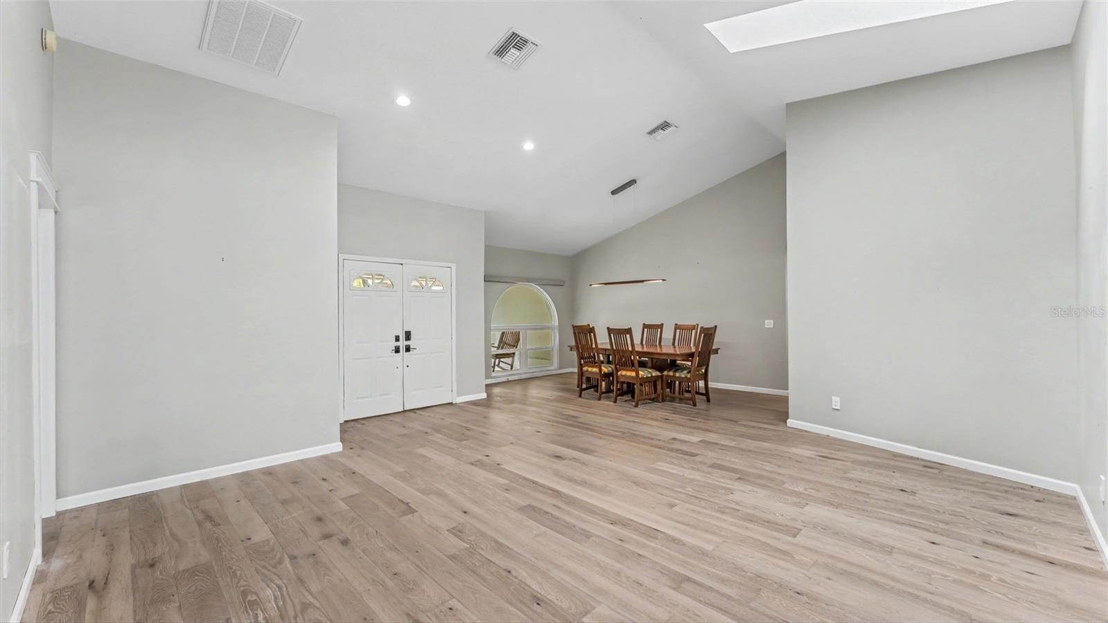 2712 LAUREL OAK DR