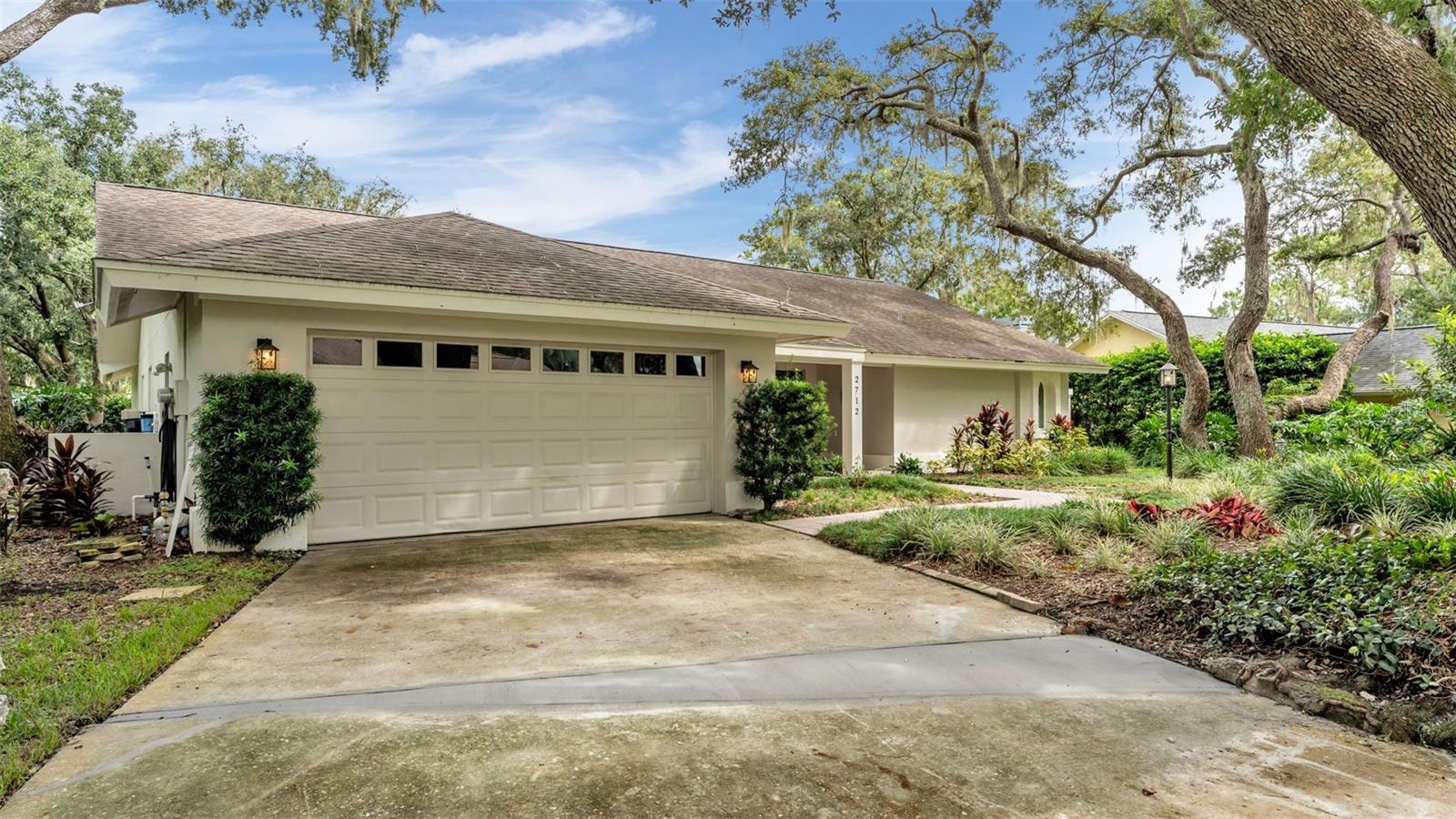 2712 LAUREL OAK DR