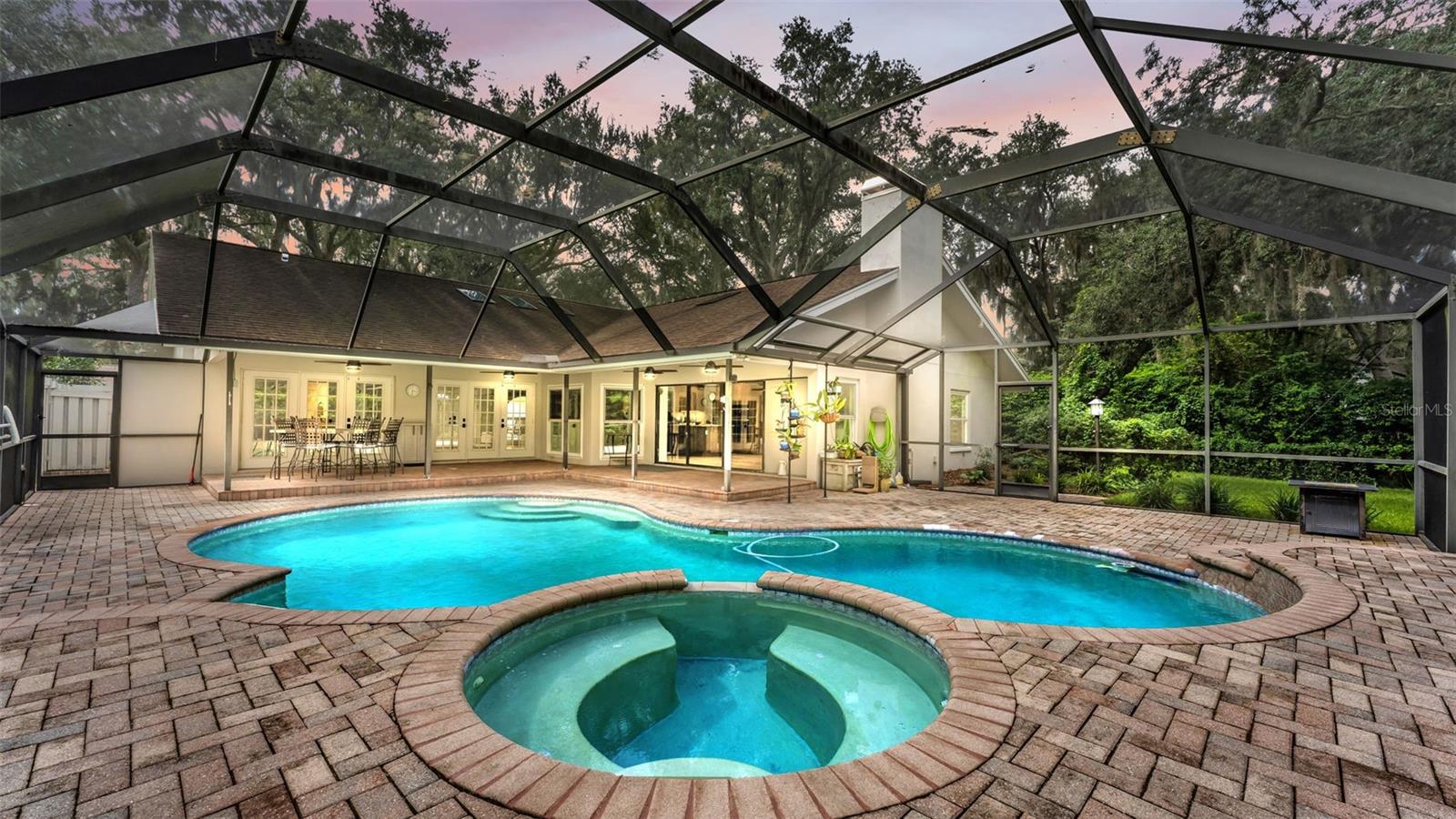 2712 LAUREL OAK DR