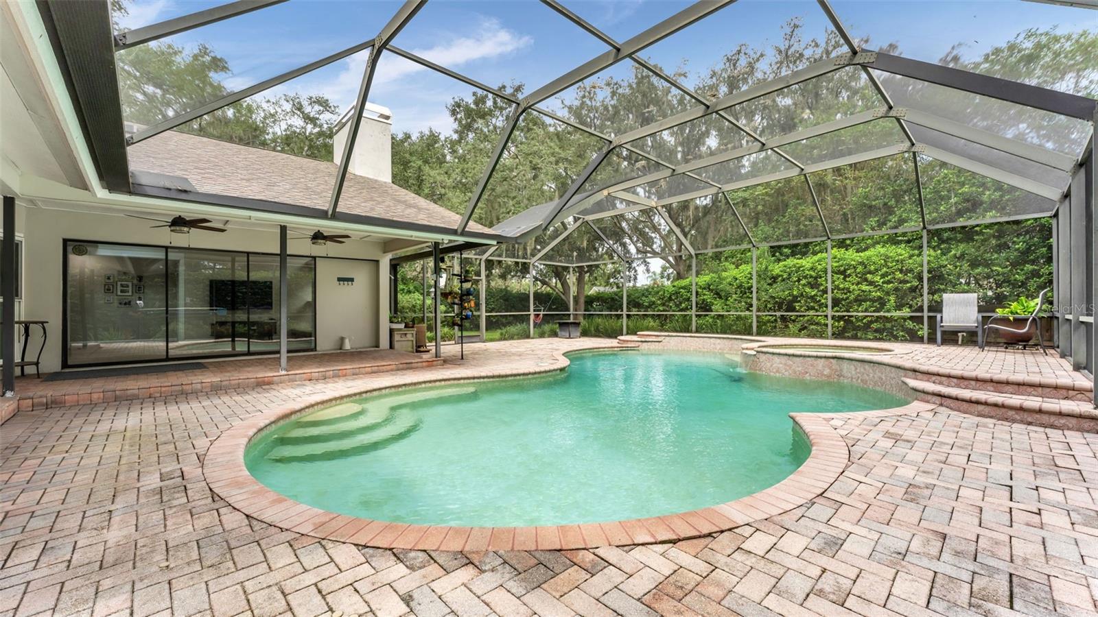 2712 LAUREL OAK DR