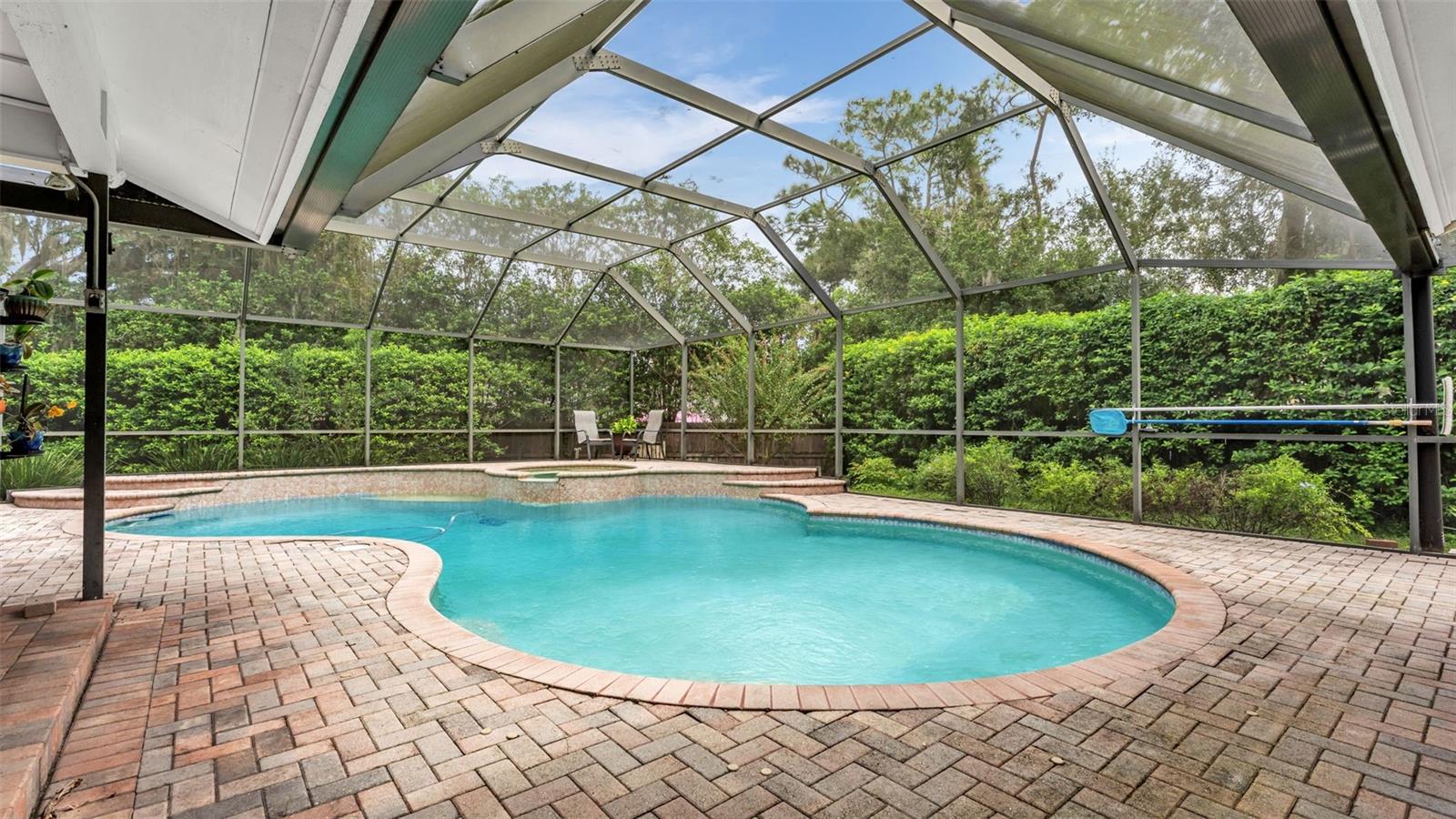 2712 LAUREL OAK DR