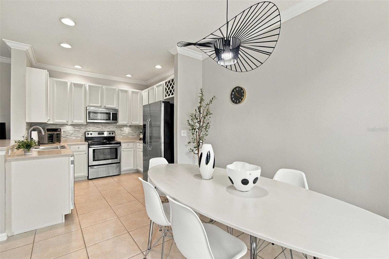 9420 GEORGIAN PARK LN #108