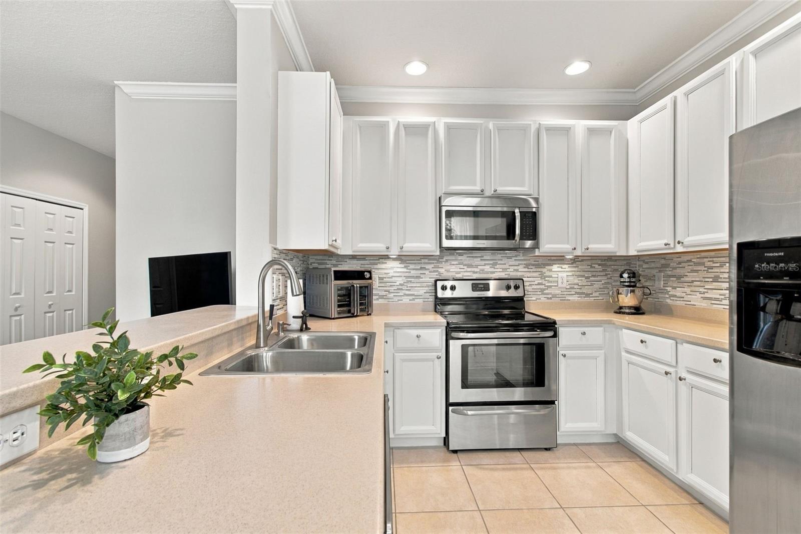 9420 GEORGIAN PARK LN #108