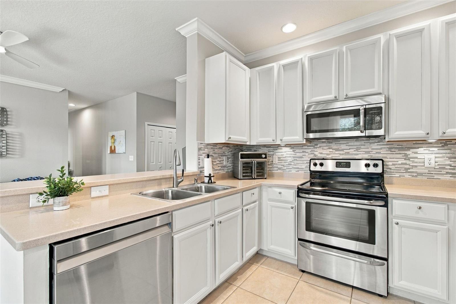 9420 GEORGIAN PARK LN #108
