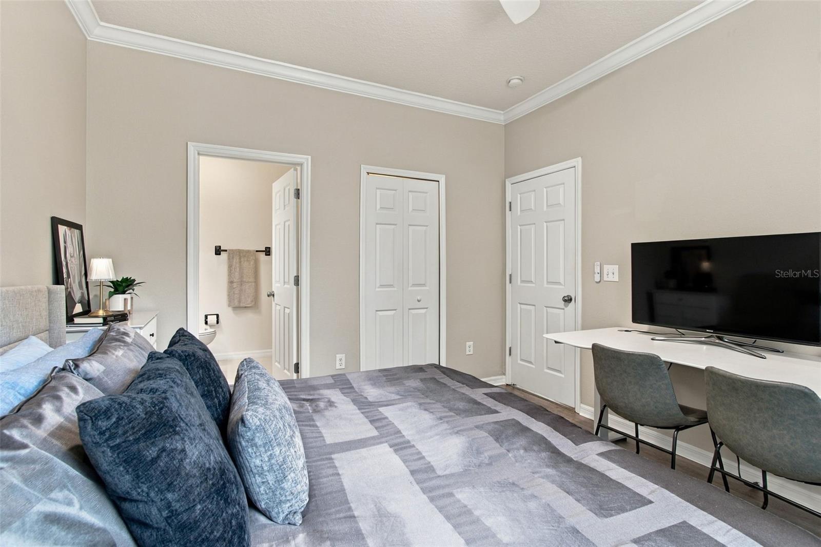 9420 GEORGIAN PARK LN #108
