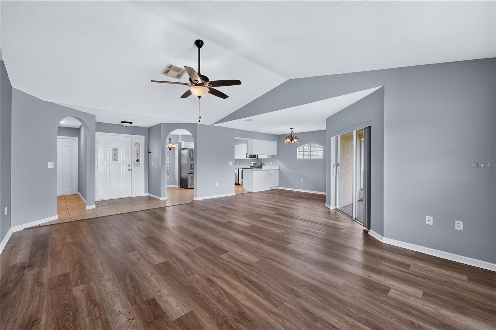 11048 MOSHIE LN