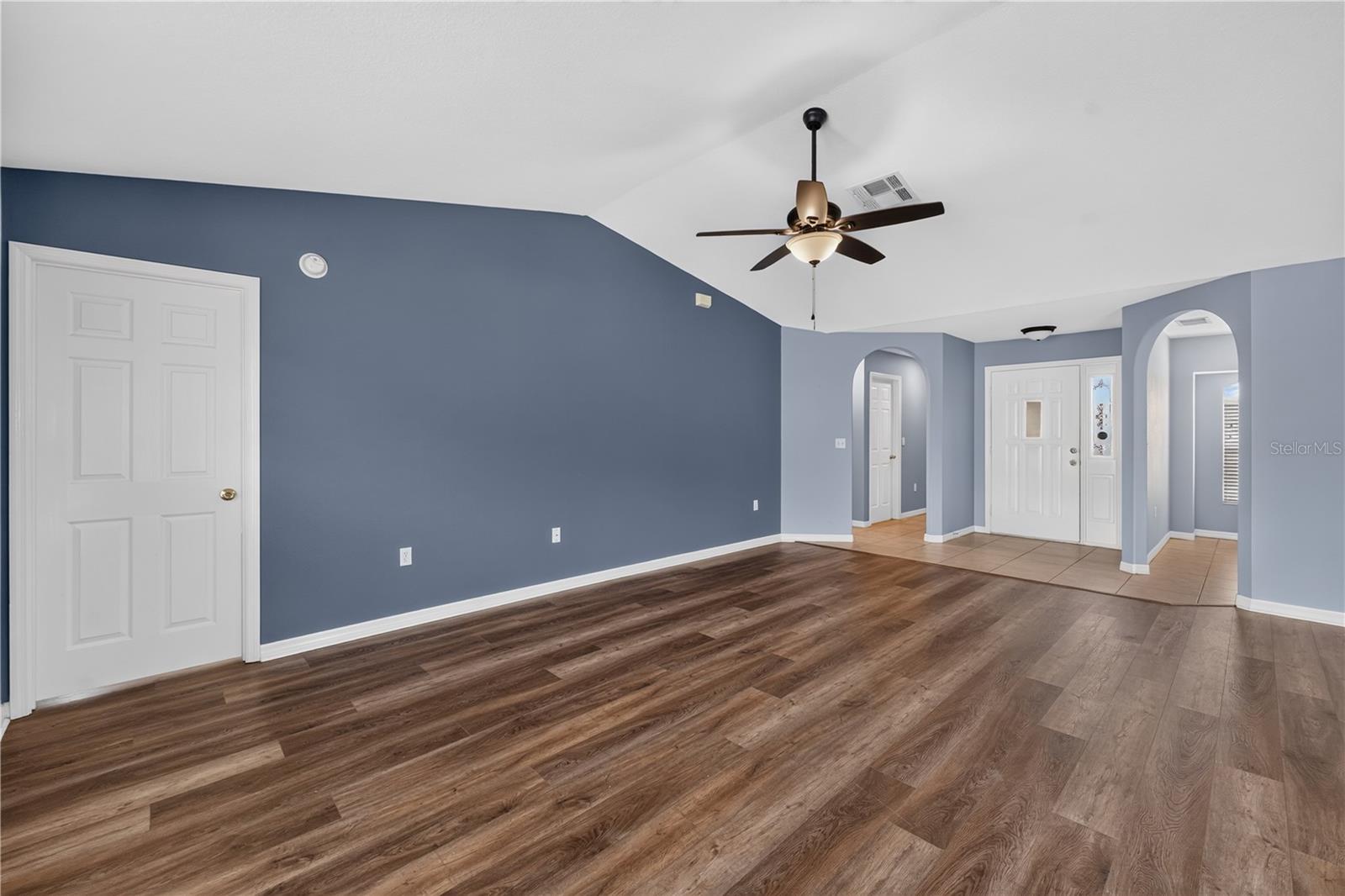 11048 MOSHIE LN