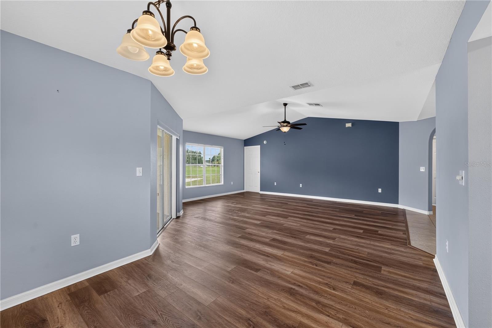 11048 MOSHIE LN