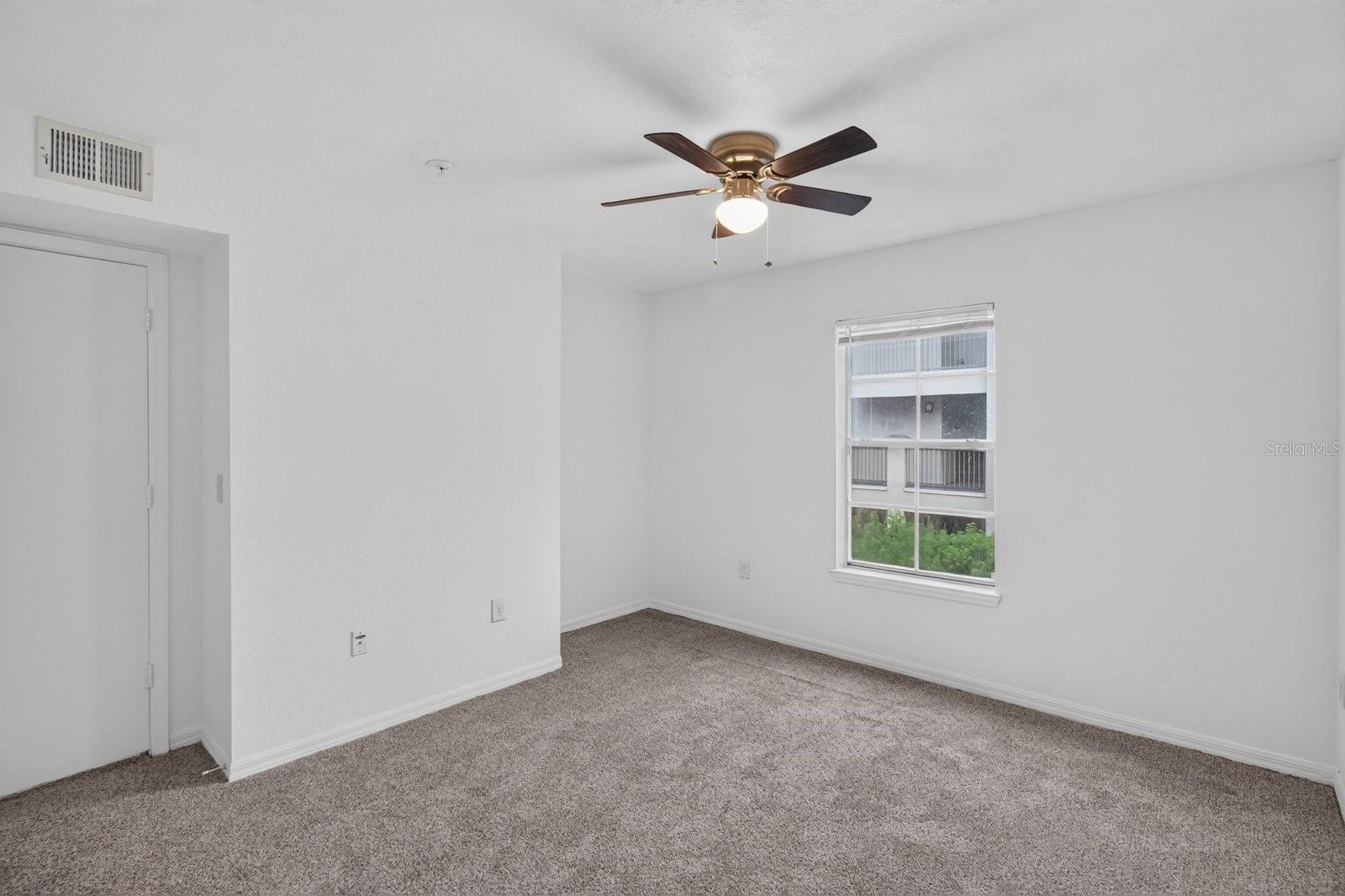 8513 ISLAND BREEZE LN #207