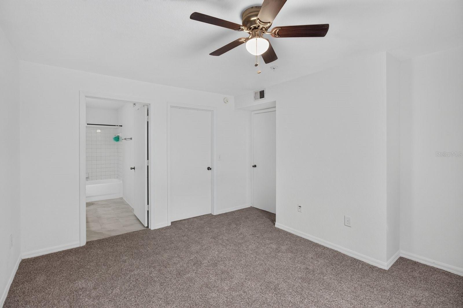 8513 ISLAND BREEZE LN #207