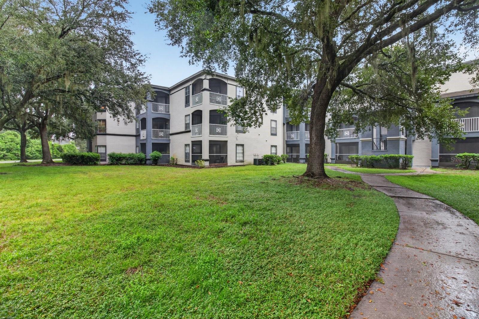 8513 ISLAND BREEZE LN #207