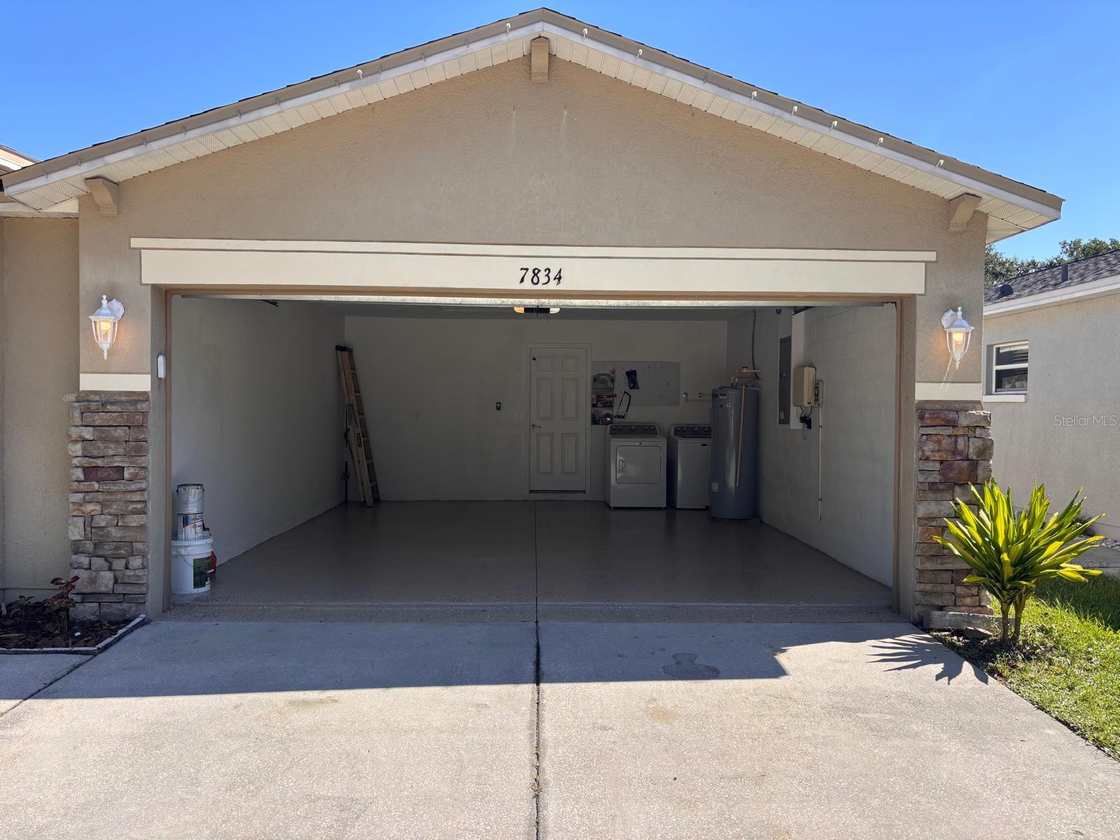 7834 CARRIAGE POINTE DR