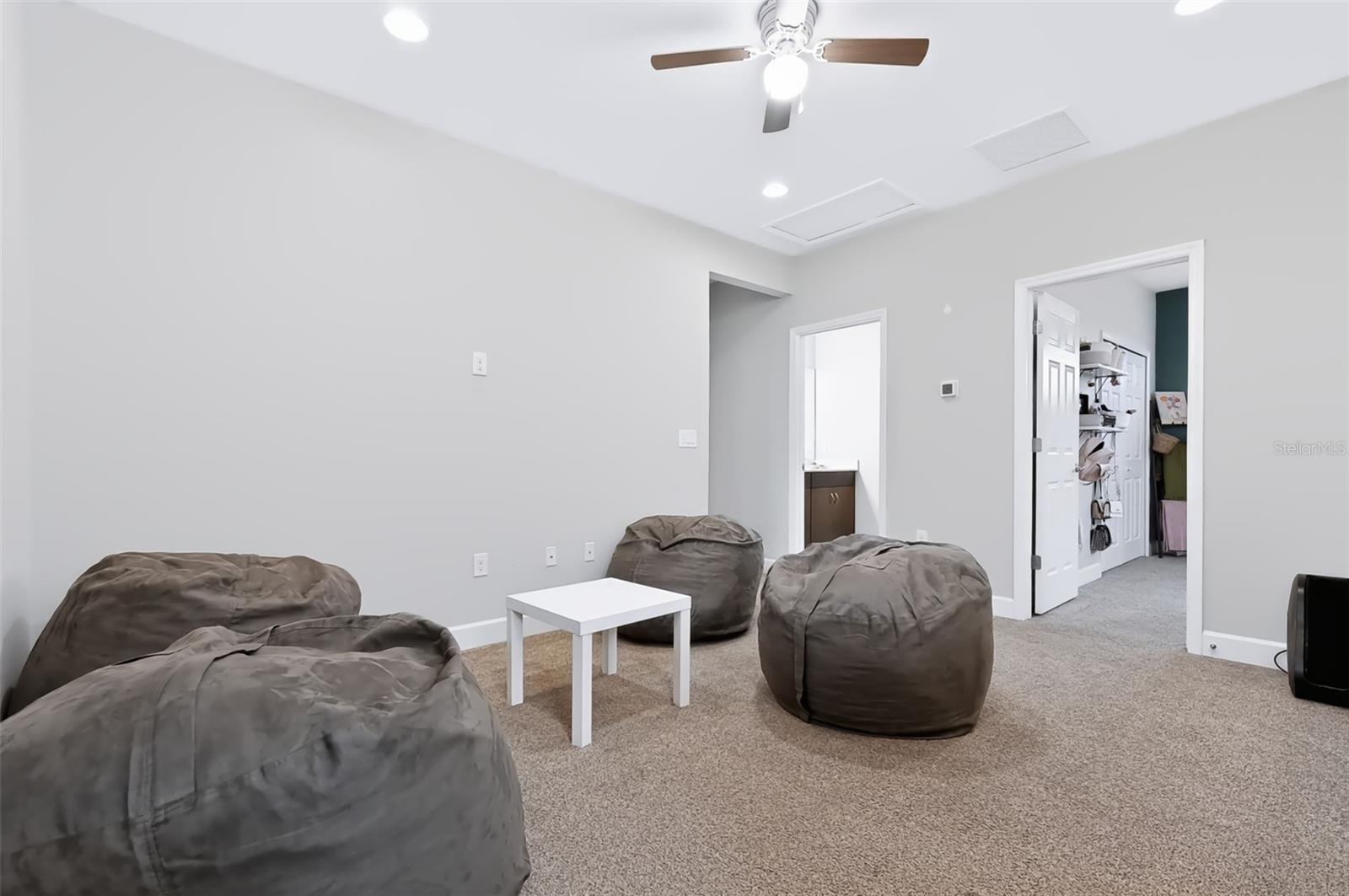 6118 VOYAGERS PL