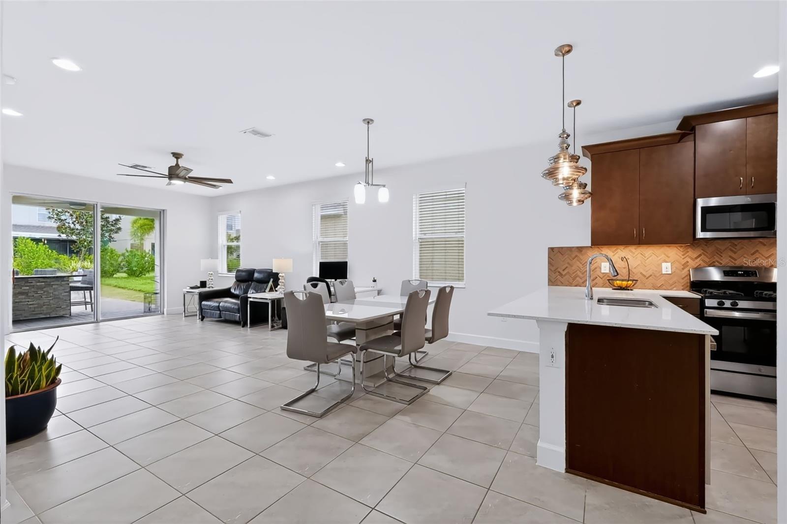 6118 VOYAGERS PL