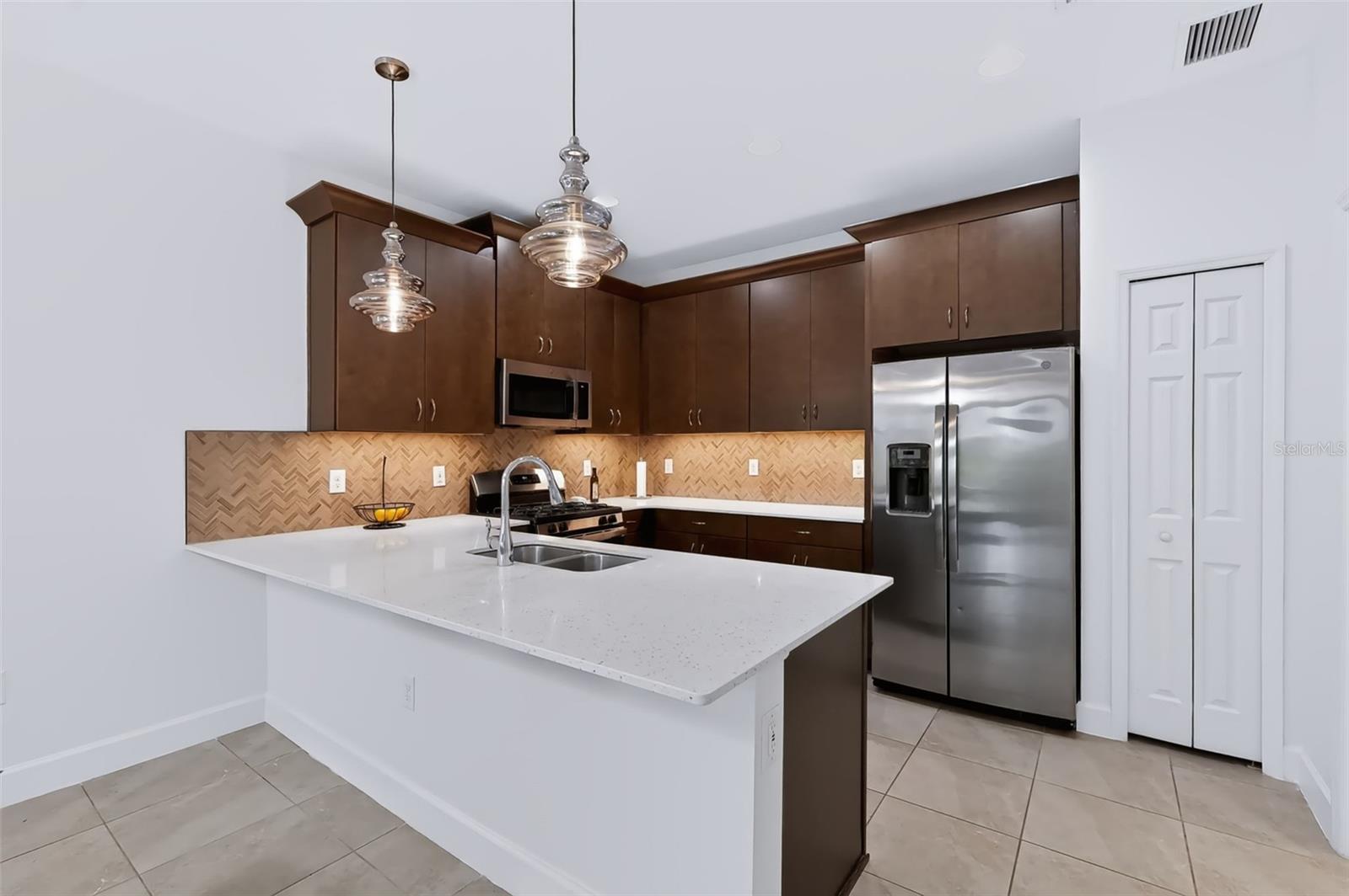 6118 VOYAGERS PL