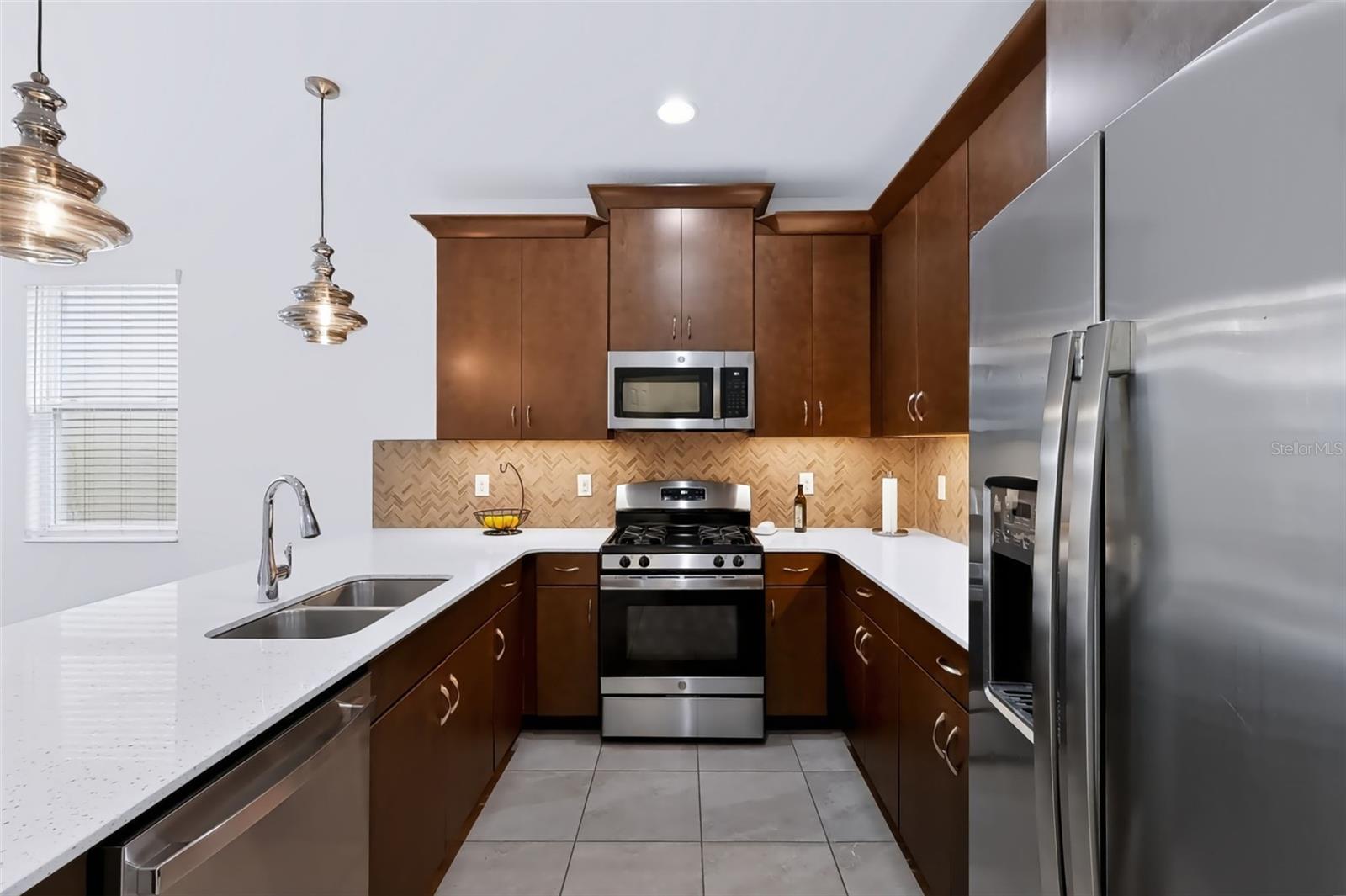 6118 VOYAGERS PL