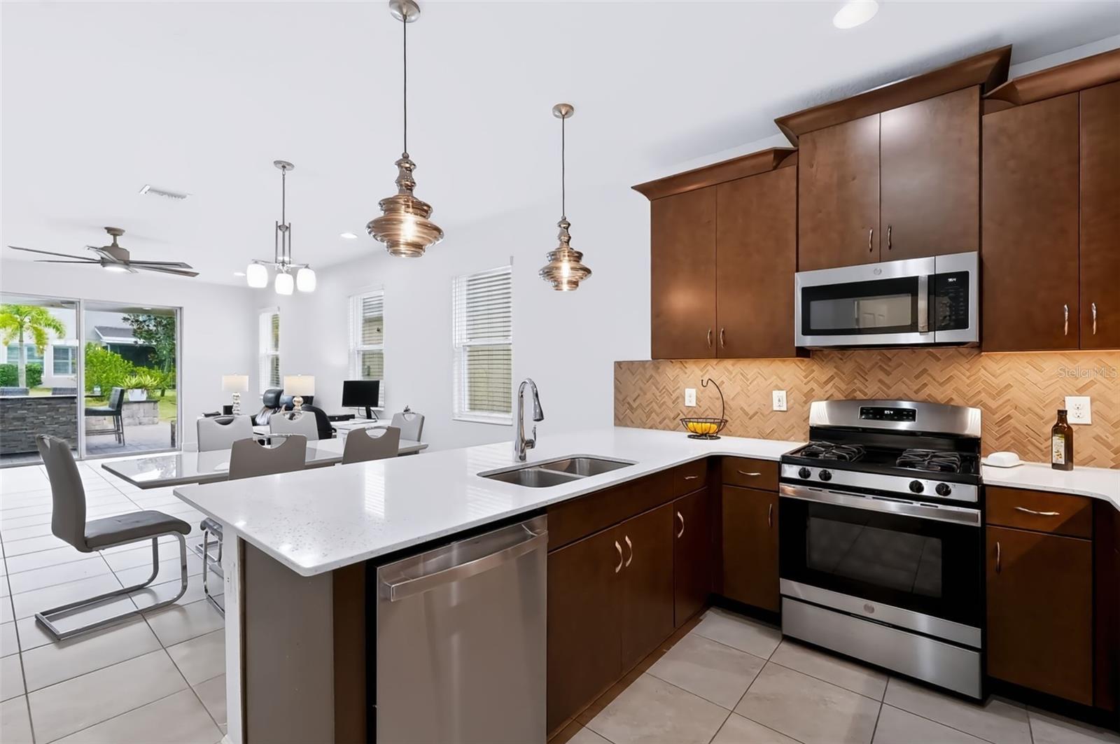6118 VOYAGERS PL