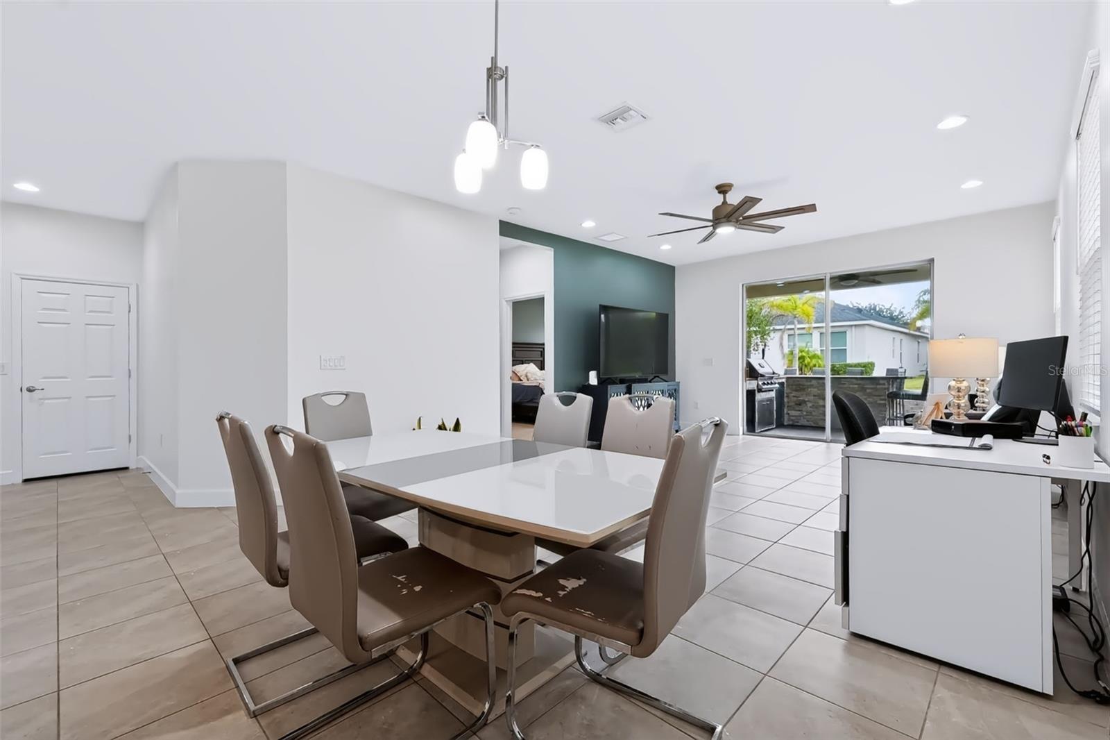 6118 VOYAGERS PL