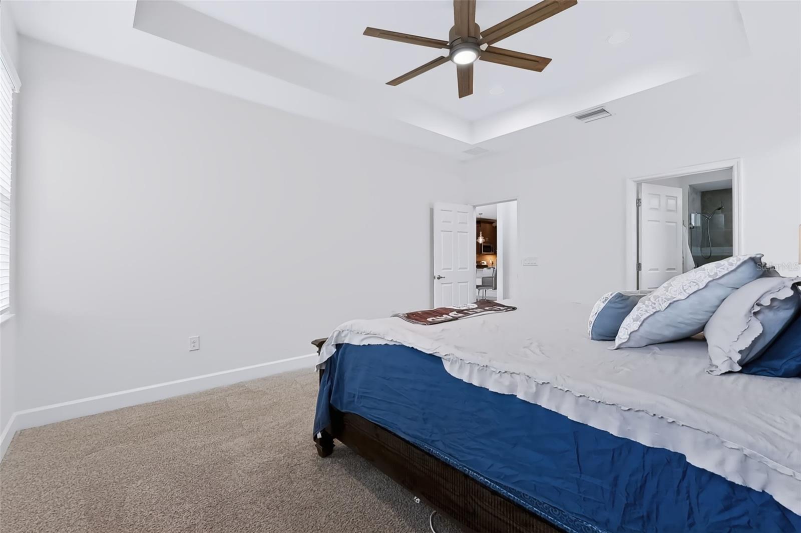 6118 VOYAGERS PL