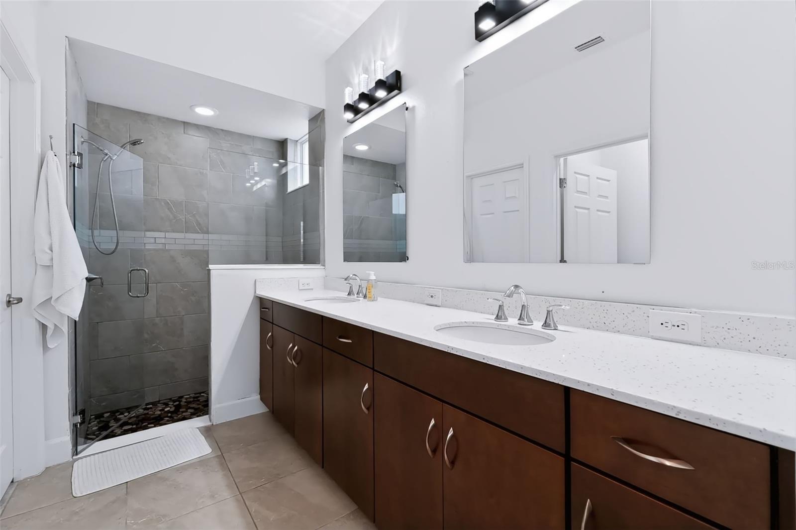 6118 VOYAGERS PL