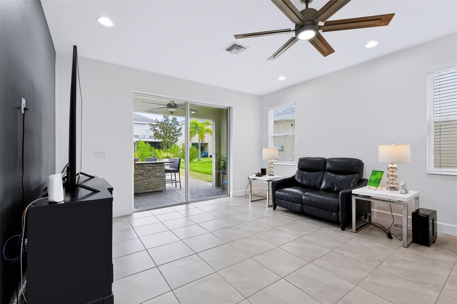 6118 VOYAGERS PL