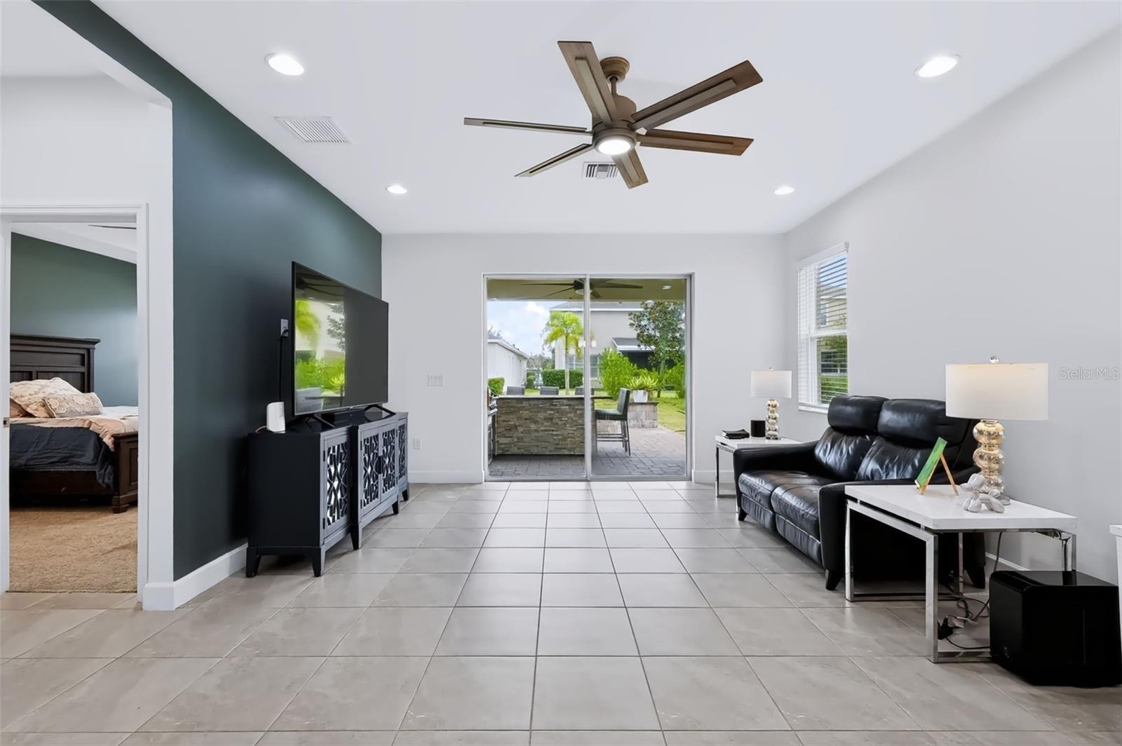6118 VOYAGERS PL