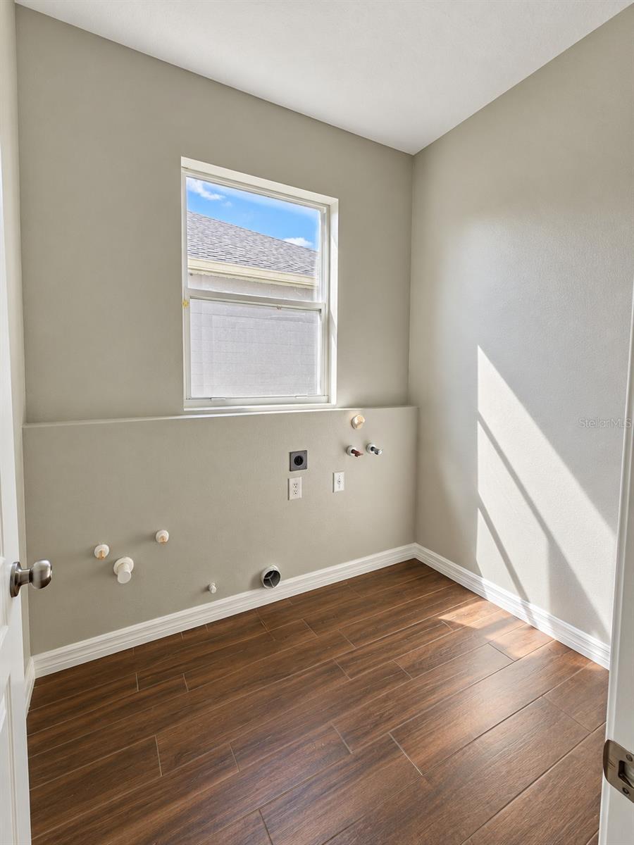 1753 OPEN FIELD LOOP