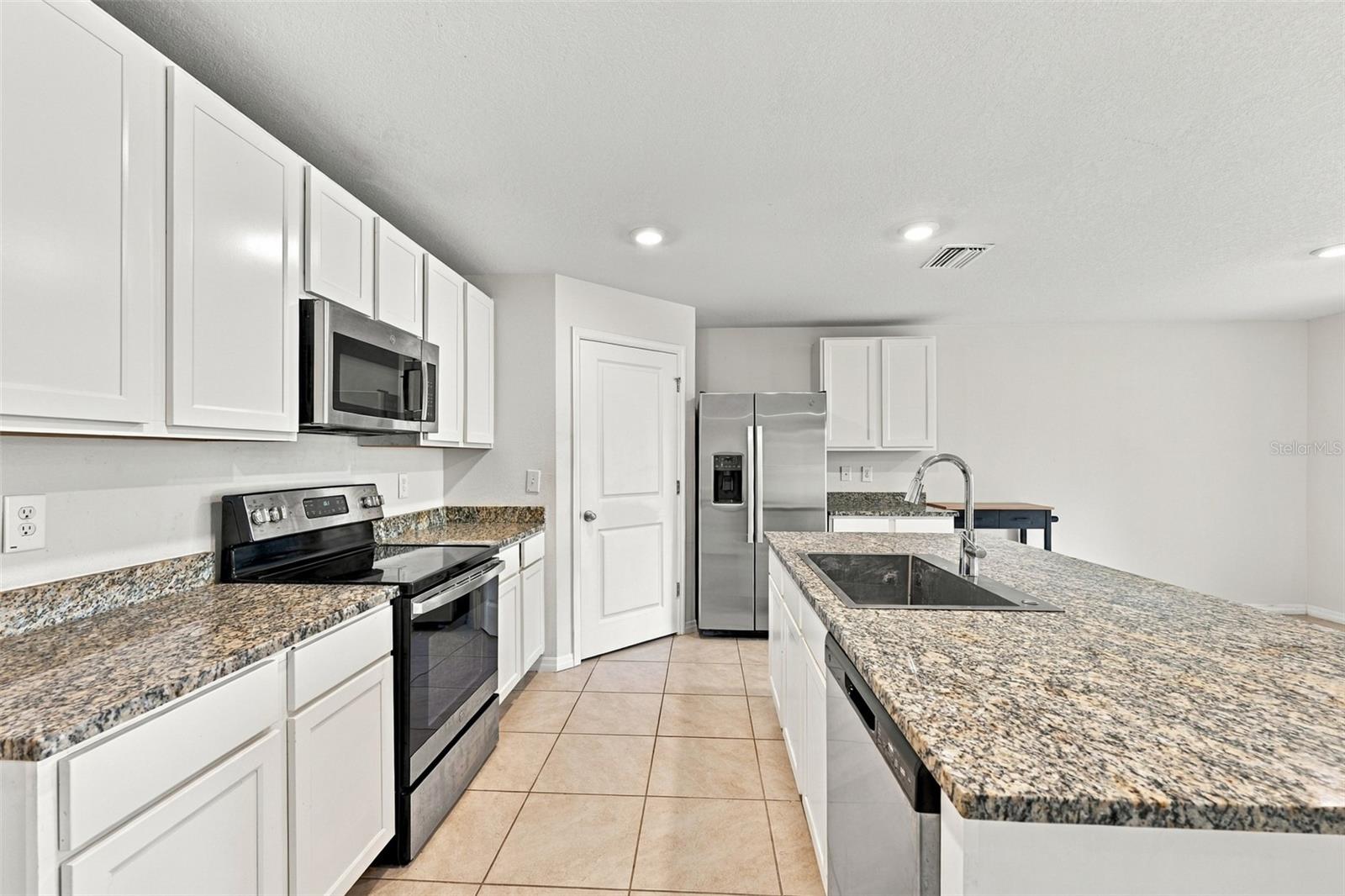 7980 BROAD POINTE DR