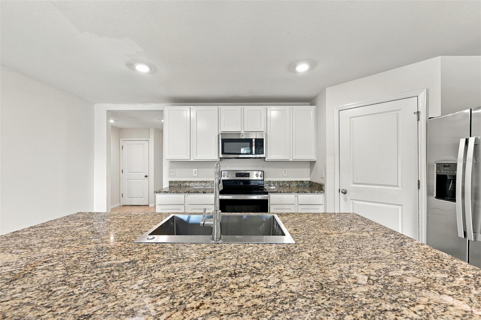7980 BROAD POINTE DR