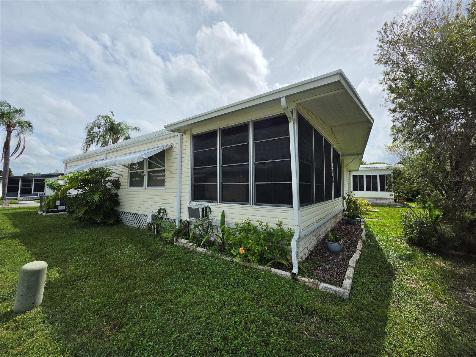 5293 POINCIANA CIR