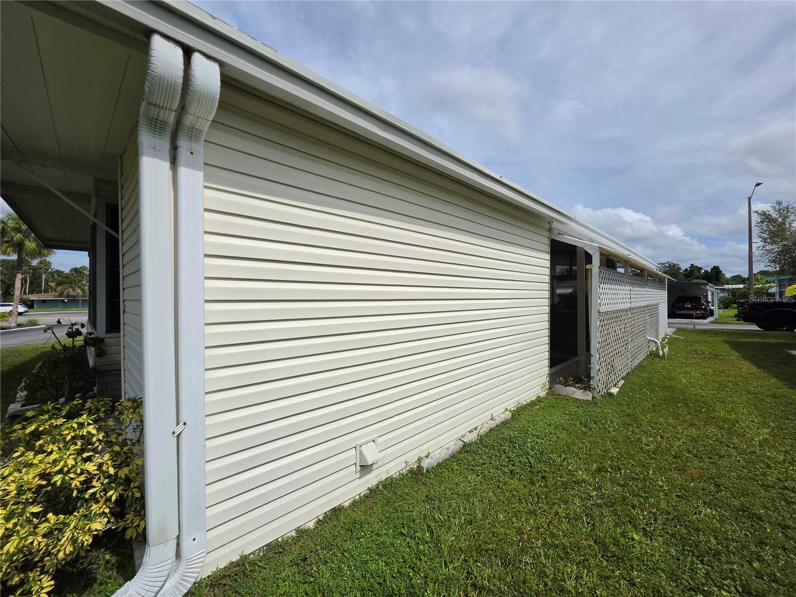 5293 POINCIANA CIR