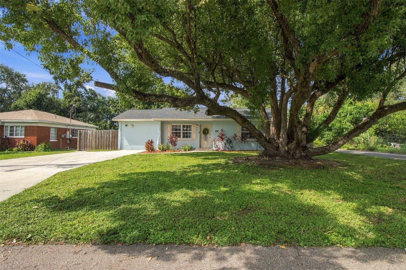 806 N GOMEZ AVE