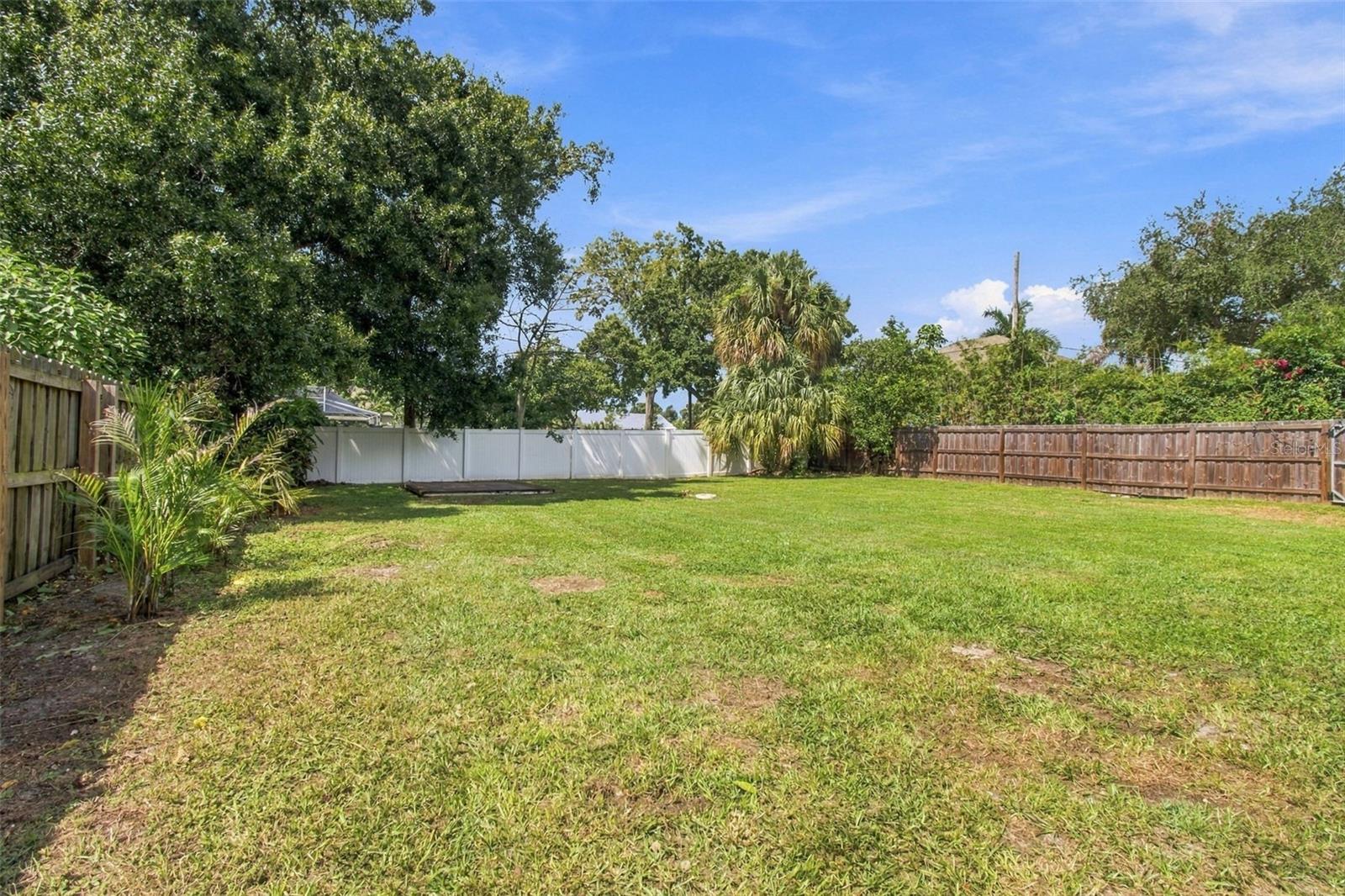806 N GOMEZ AVE
