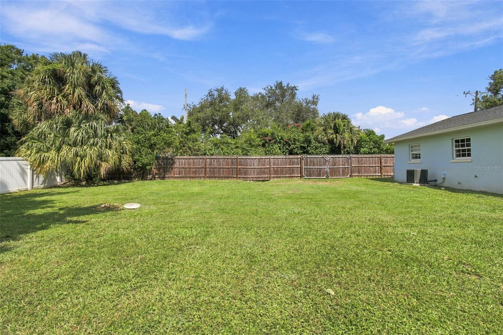 806 N GOMEZ AVE