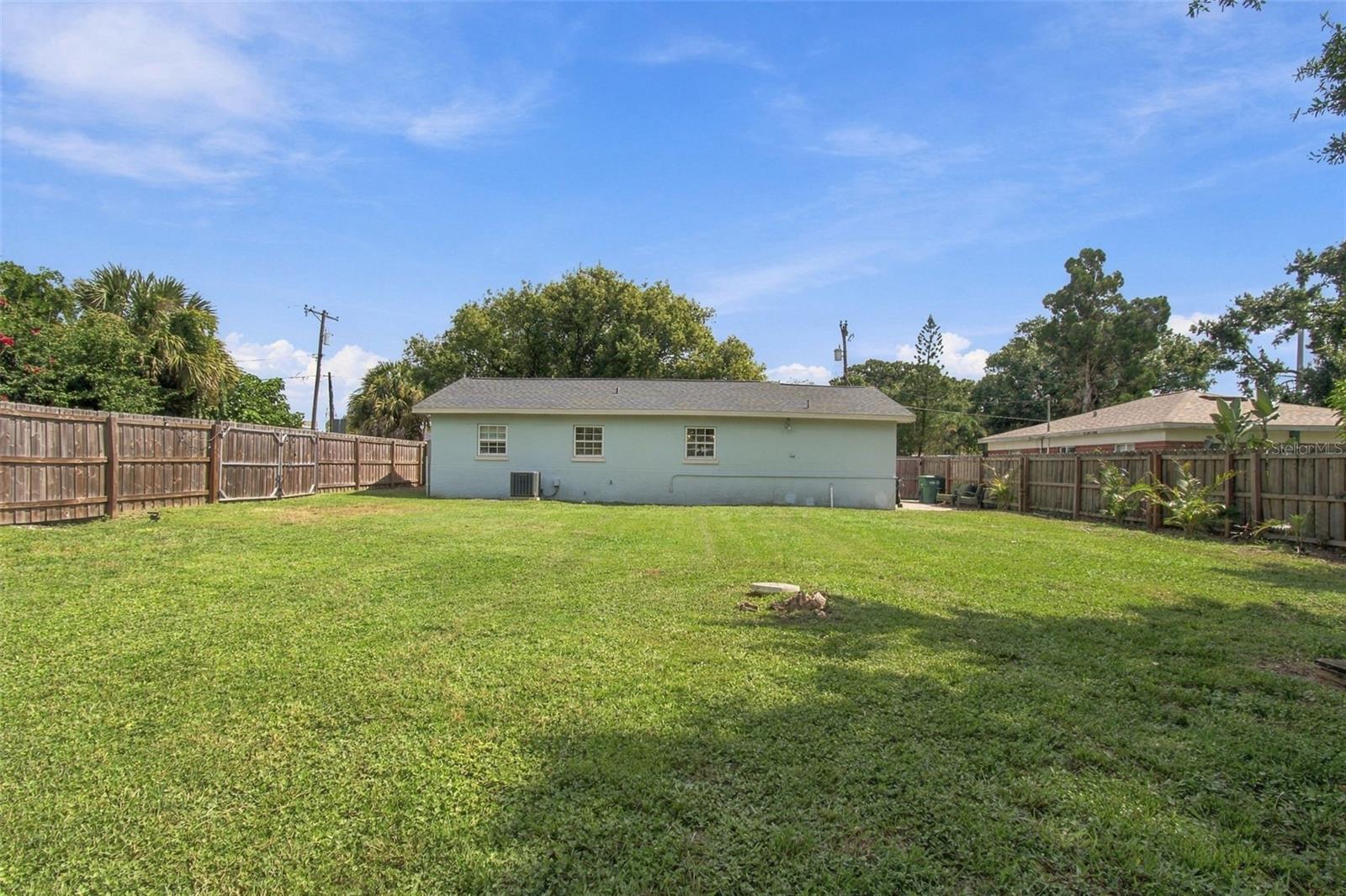 806 N GOMEZ AVE
