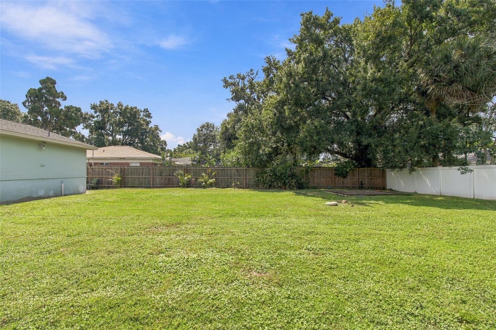 806 N GOMEZ AVE