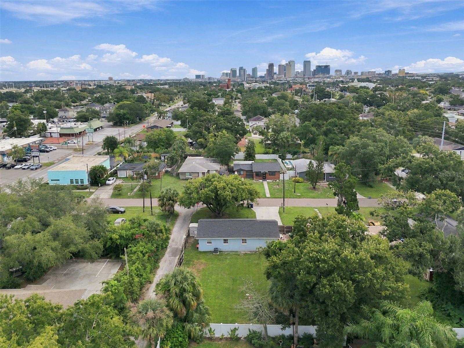 806 N GOMEZ AVE