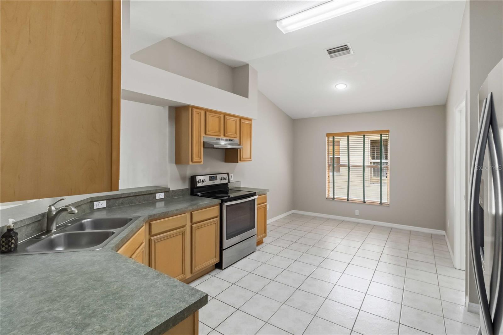 1123 LUMSDEN POINTE BLVD